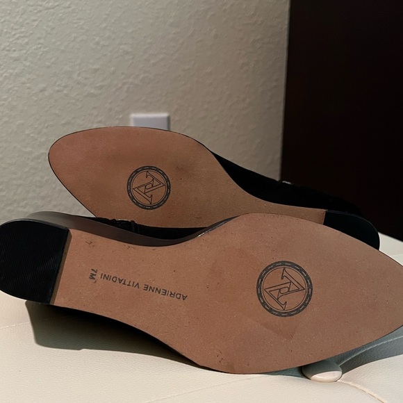 New ADRIENNE VITTADINI Women’s Black Almond Toe Side Zip Wedge Bootie Size 7M - Picture 8 of 10